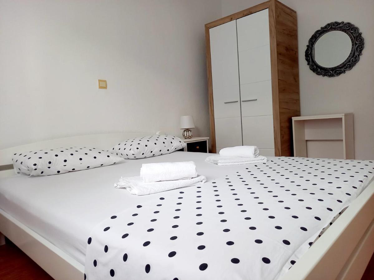 Apartments Marusic Макарска Екстериор снимка