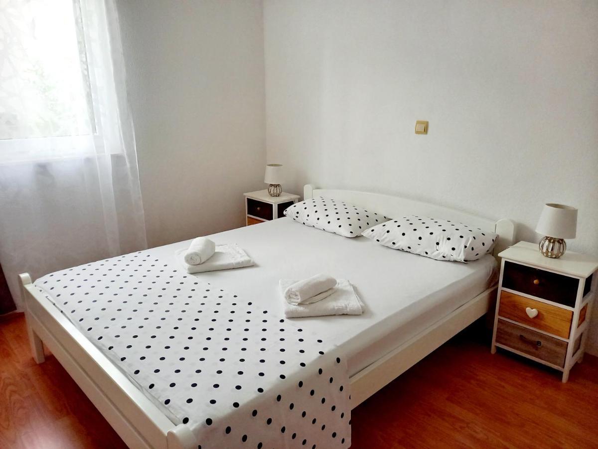 Apartments Marusic Макарска Екстериор снимка