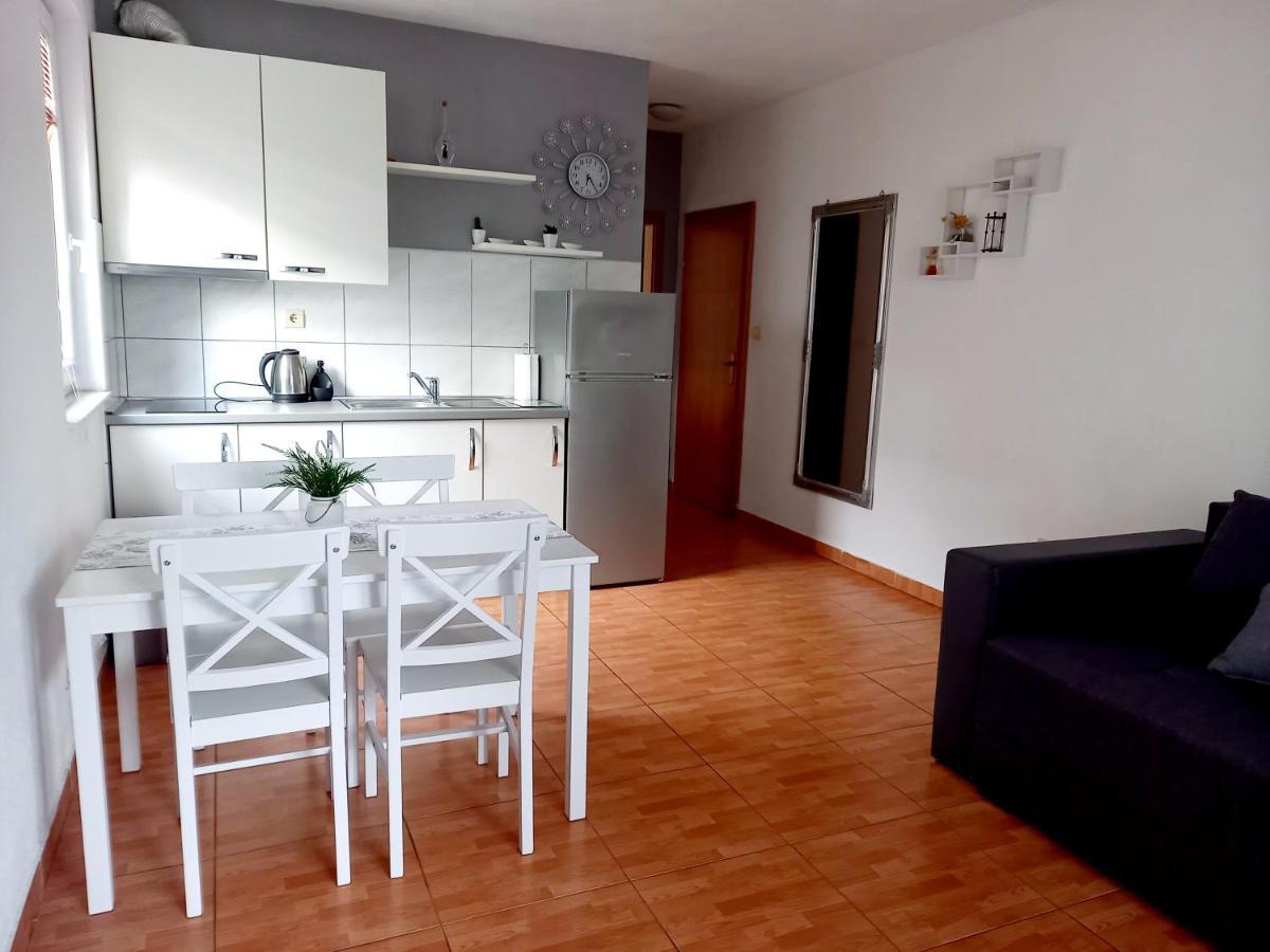 Apartments Marusic Макарска Екстериор снимка