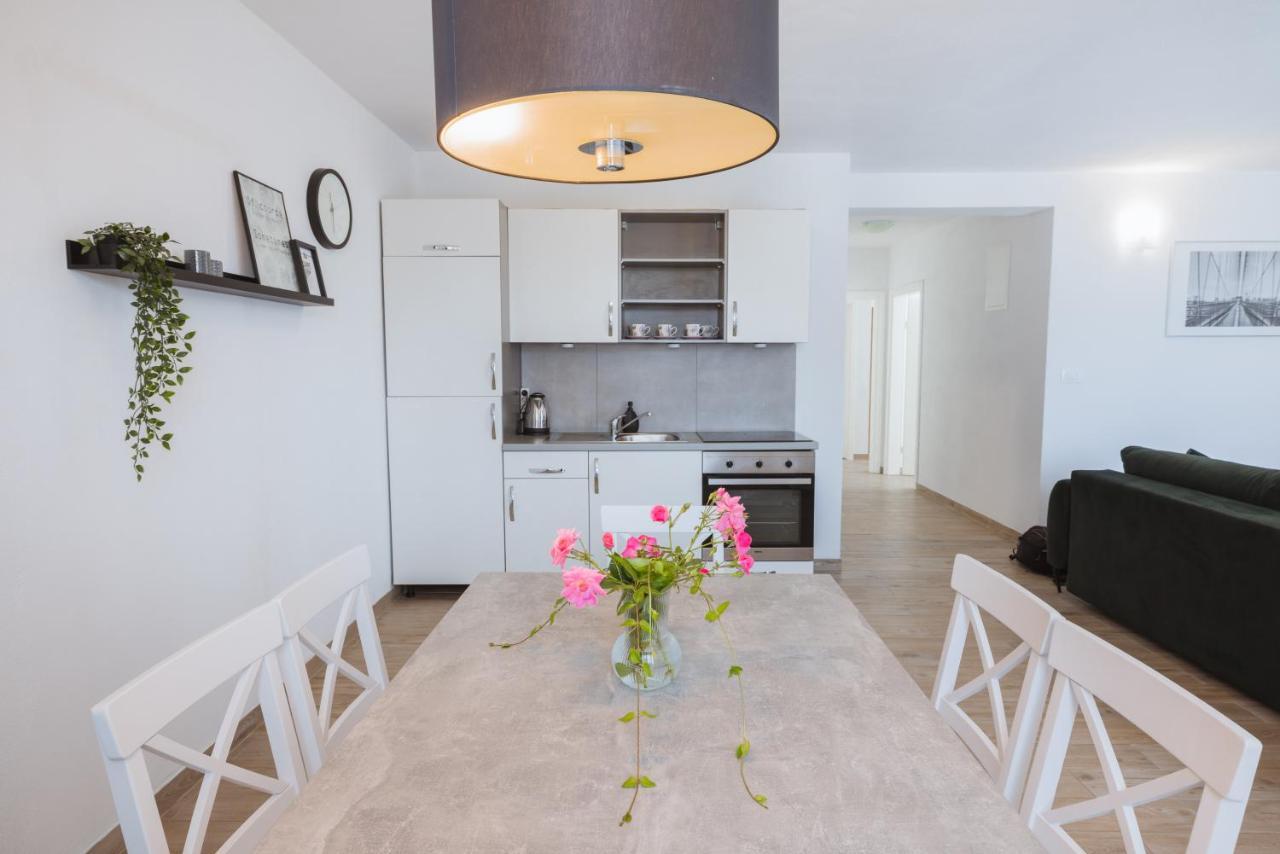 Apartments Marusic Макарска Екстериор снимка