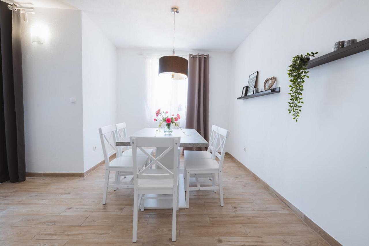 Apartments Marusic Макарска Екстериор снимка