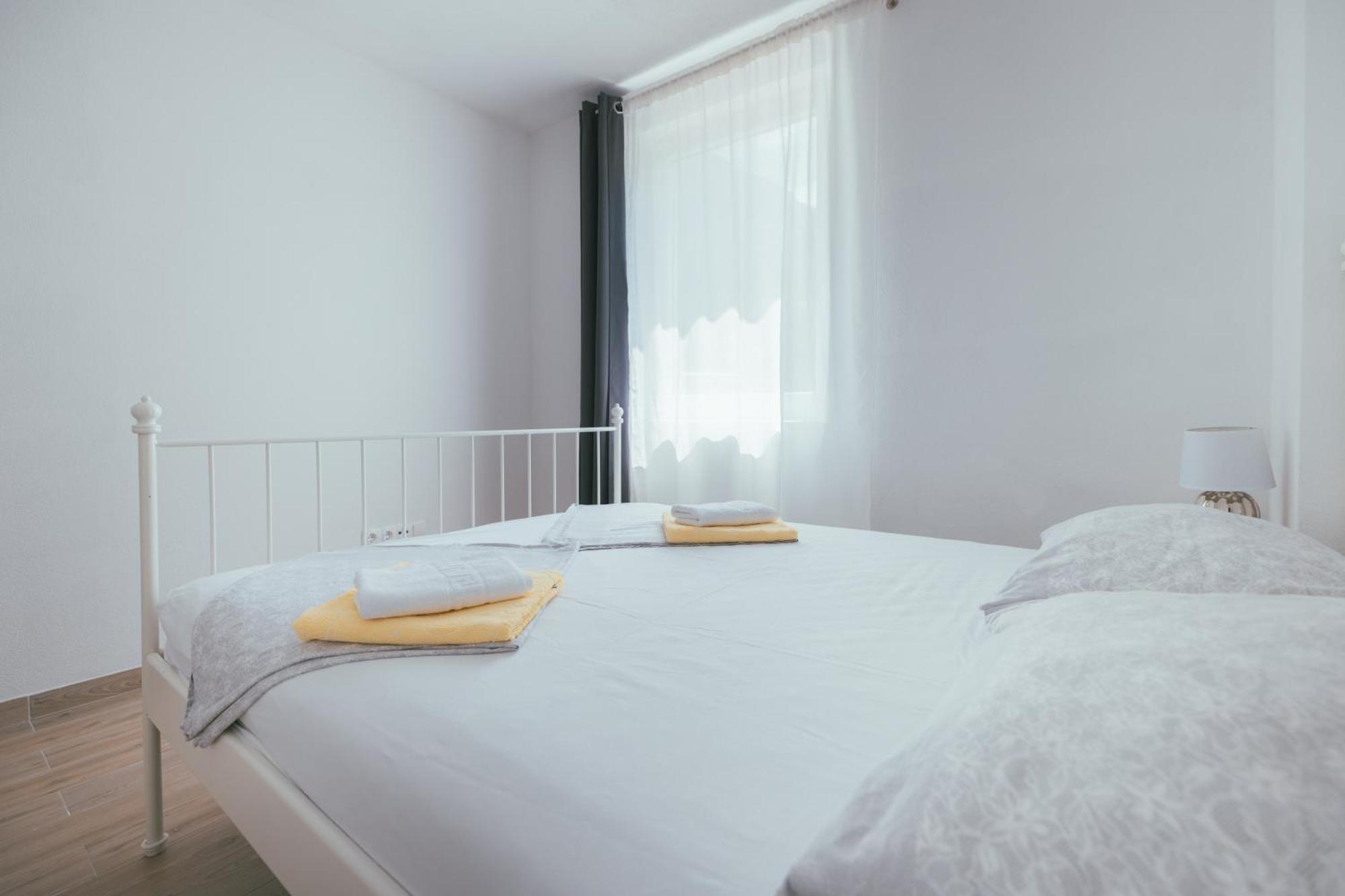 Apartments Marusic Макарска Екстериор снимка
