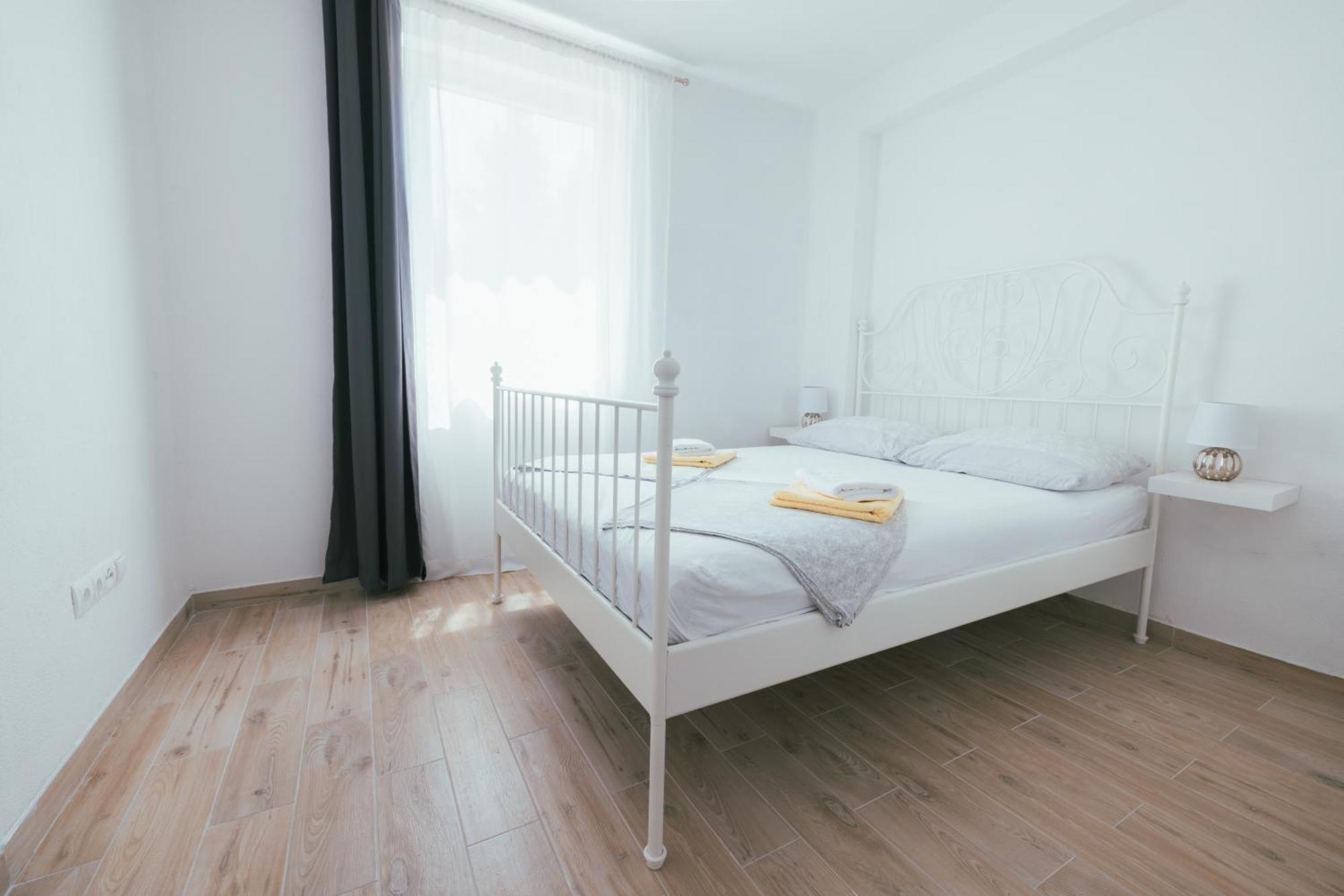 Apartments Marusic Макарска Екстериор снимка