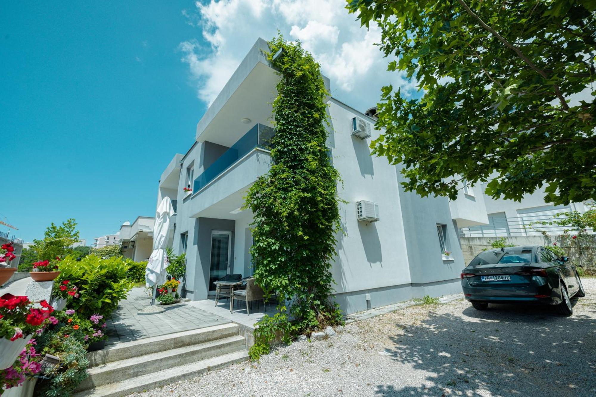 Apartments Marusic Макарска Екстериор снимка