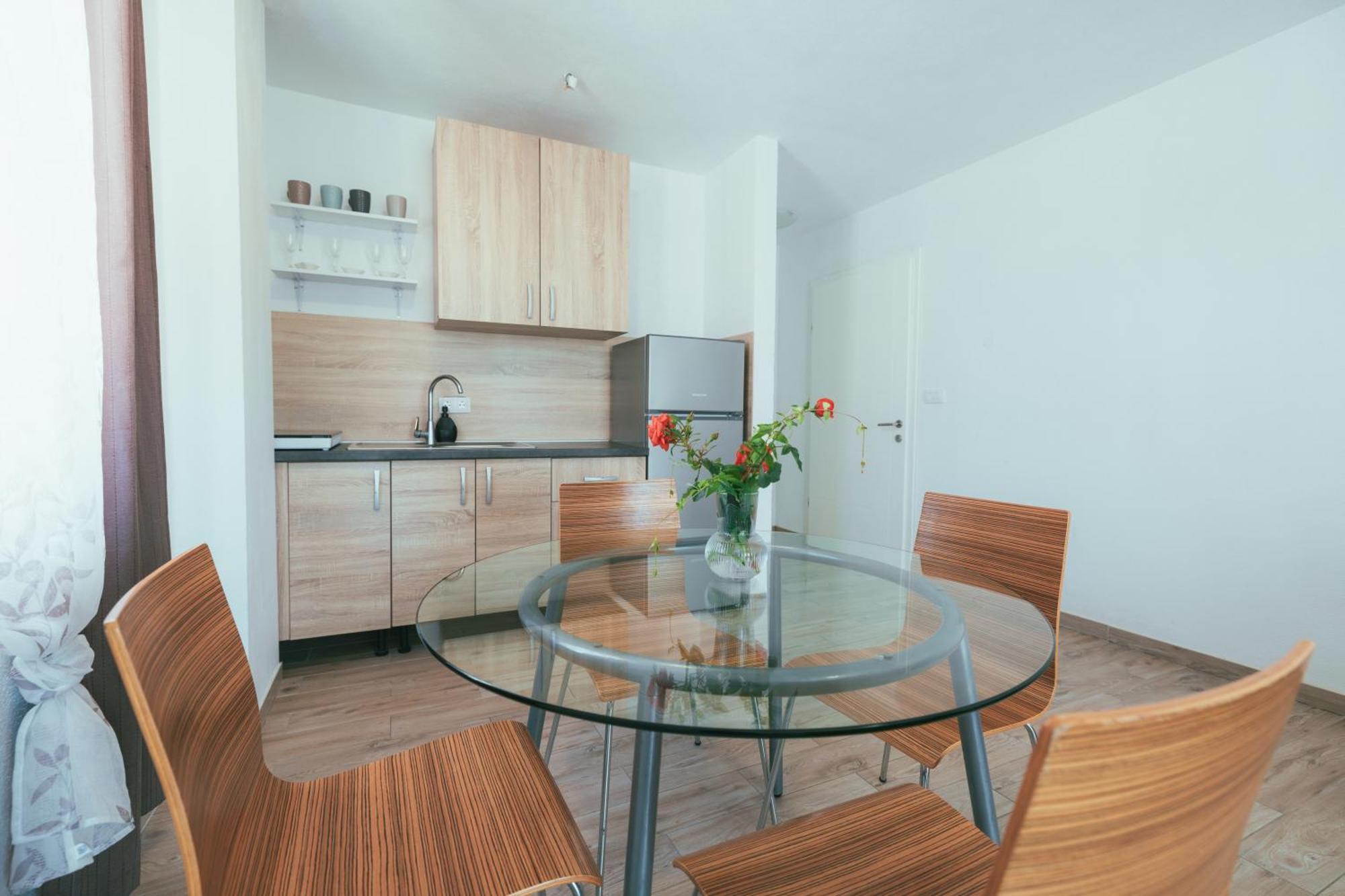 Apartments Marusic Макарска Екстериор снимка